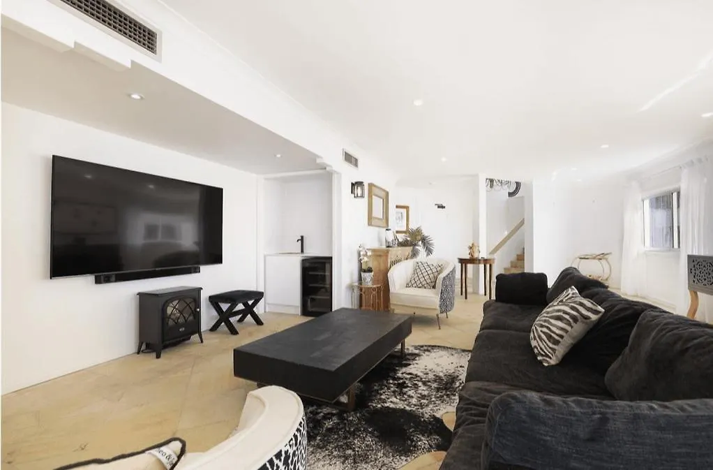 3 Bedroom Top Floor Beachfront Apartment In Surfers Paradise - Q Stay Gold Coast